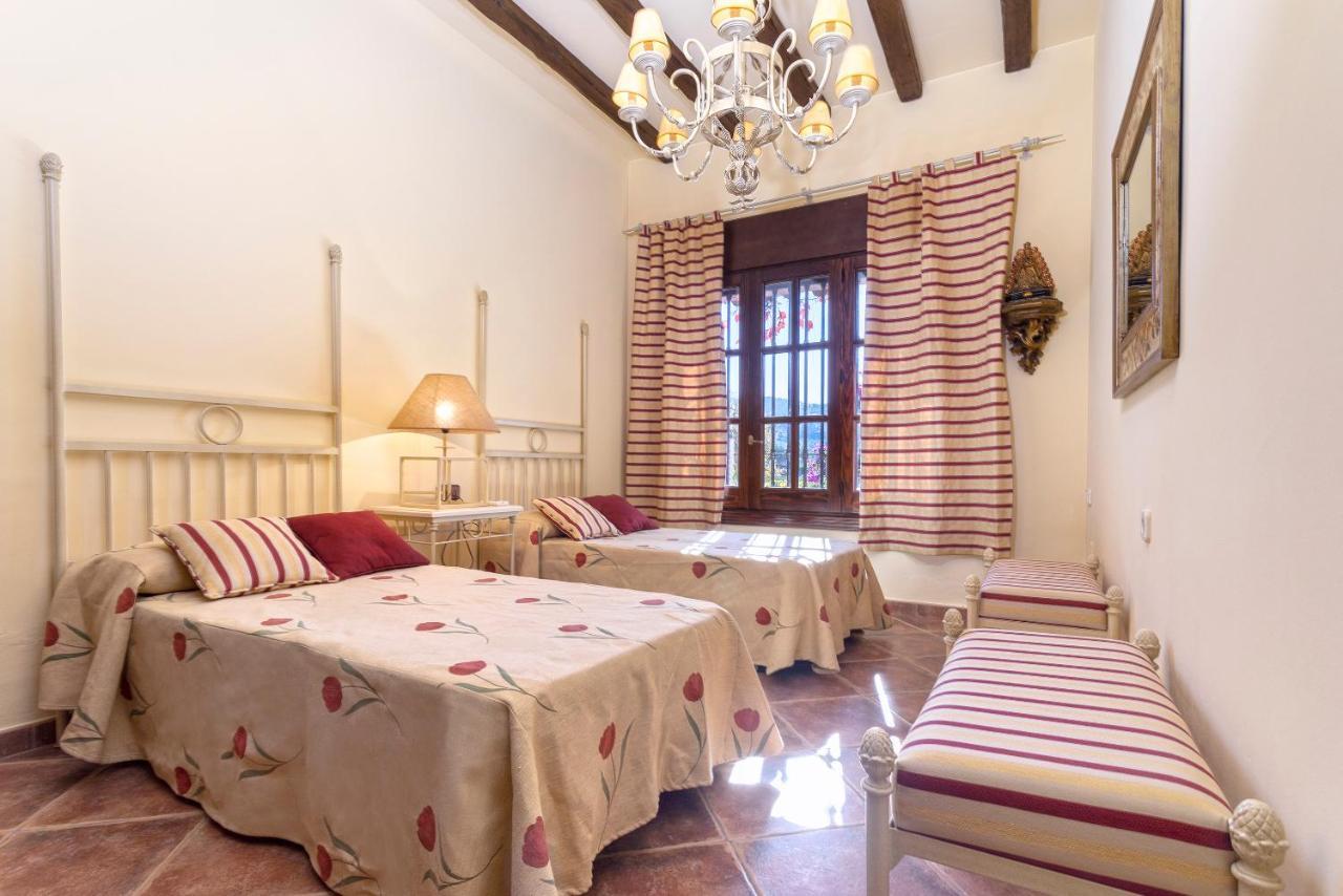 Casa Flores Con Piscina Interior Climatizada Alcaucin Luaran gambar