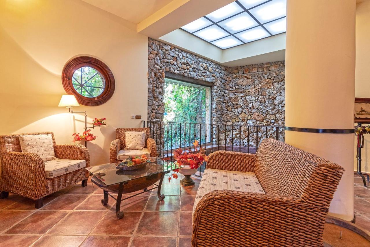 Casa Flores Con Piscina Interior Climatizada Alcaucin Luaran gambar