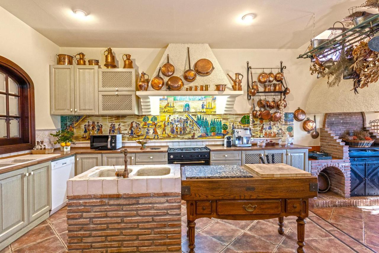 Casa Flores Con Piscina Interior Climatizada Alcaucin Luaran gambar