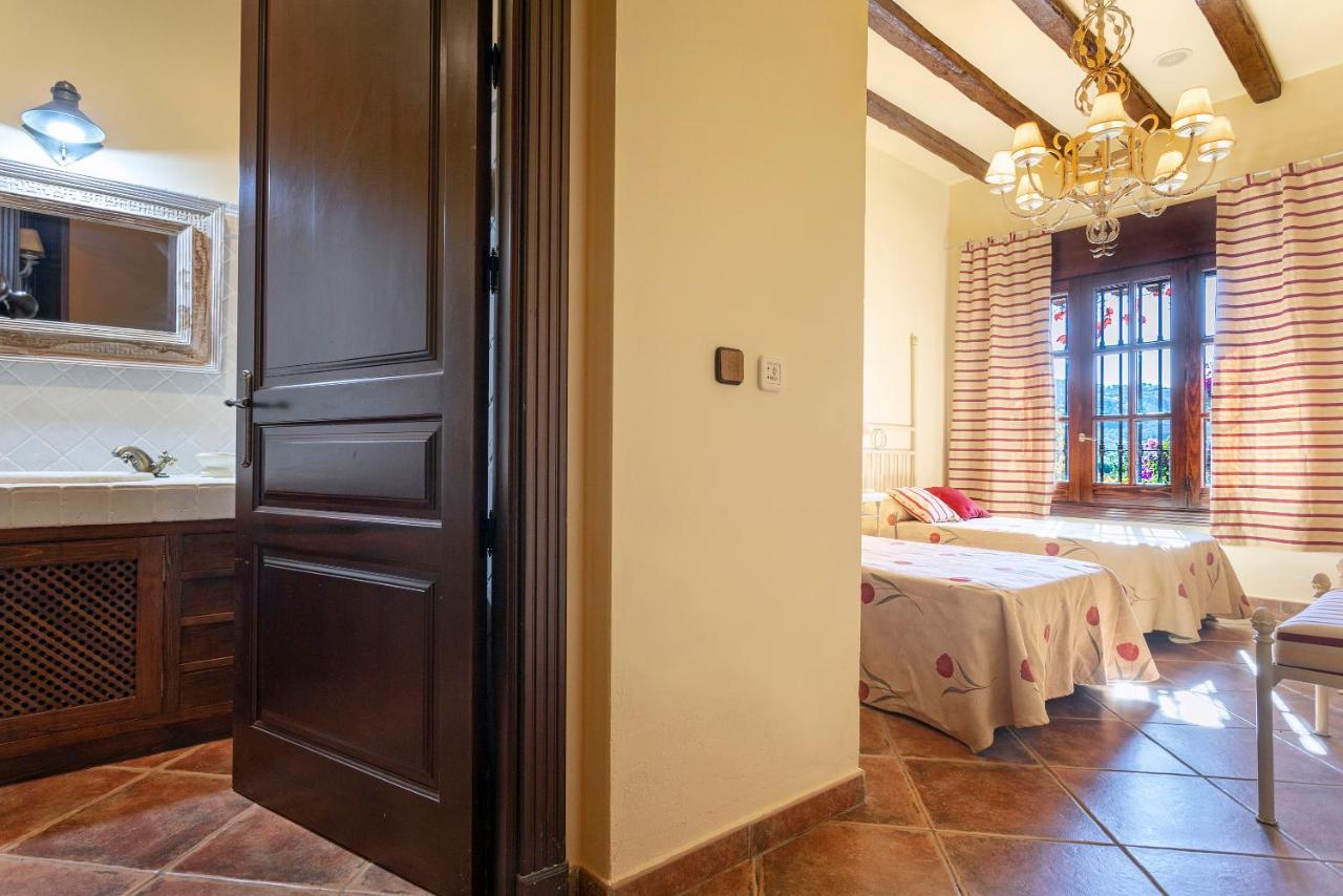 Casa Flores Con Piscina Interior Climatizada Alcaucin Luaran gambar