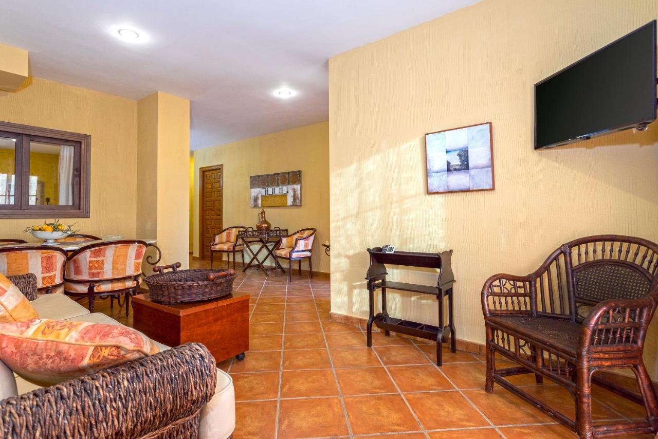 Casa Flores Con Piscina Interior Climatizada Alcaucin Luaran gambar