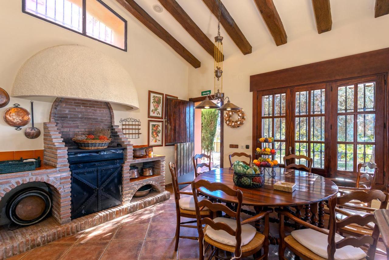Casa Flores Con Piscina Interior Climatizada Alcaucin Luaran gambar