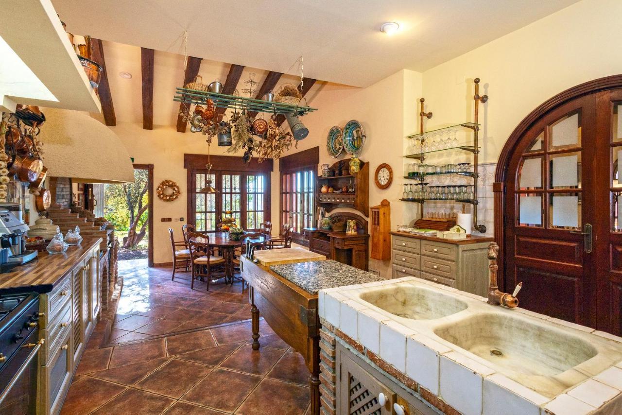 Casa Flores Con Piscina Interior Climatizada Alcaucin Luaran gambar